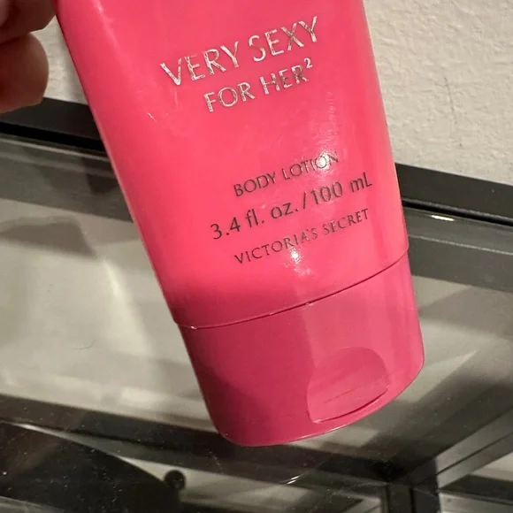 VERY SEXY 2 BY VICTORIA'S SECRET 3.4 OZ BODY LOTION FOR WOMEN